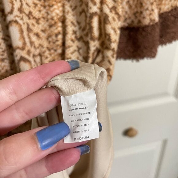 Judith March Womens Tan Giraffe Print Bell Long Sleeve Crochet Trim Dress Medium - Picture 3 of 6